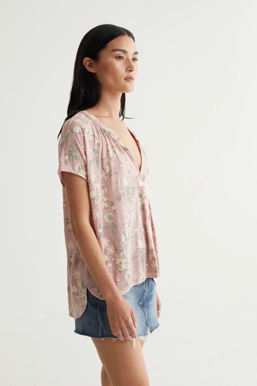 SHORT SLEEVE SLIT FRONT SANDWASH PRINTED TOP, image 3