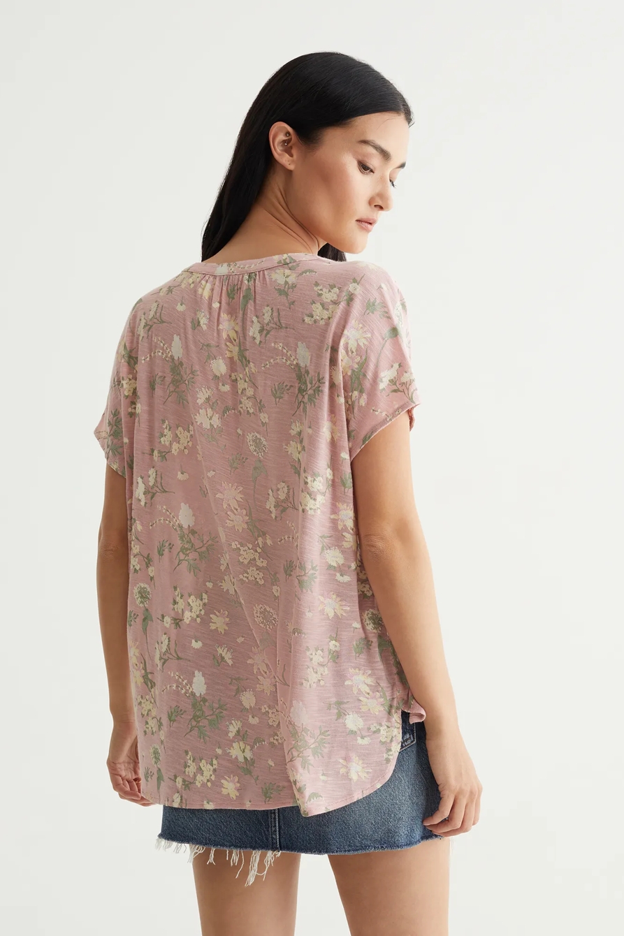 SHORT SLEEVE SLIT FRONT SANDWASH PRINTED TOP, image 4