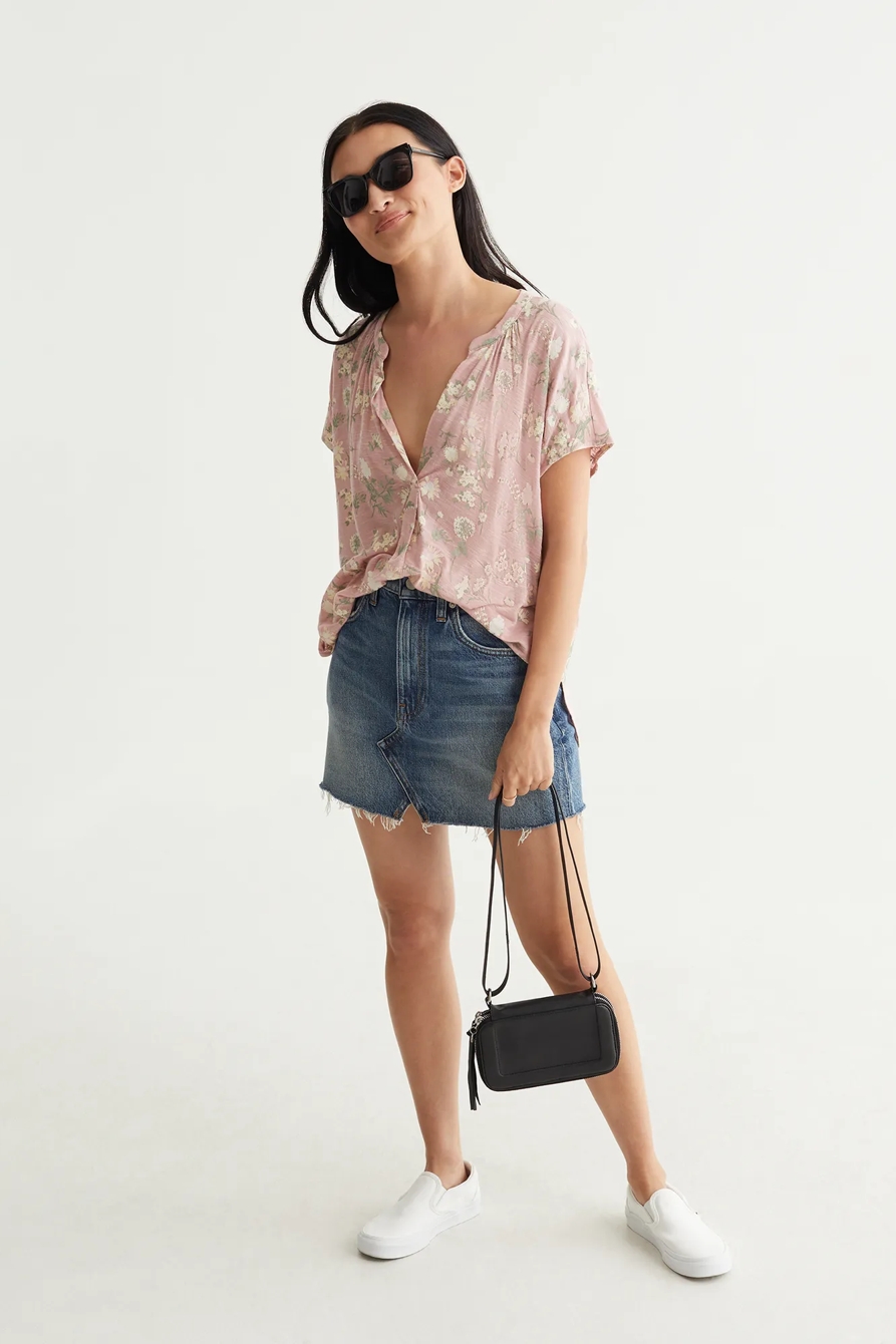 SHORT SLEEVE SLIT FRONT SANDWASH PRINTED TOP, image 6
