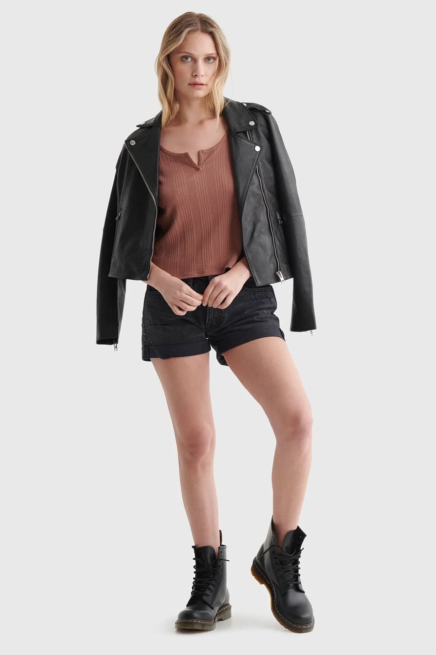 SHORT SLEEVE SLIM NOTCH NECK TEE, image 2
