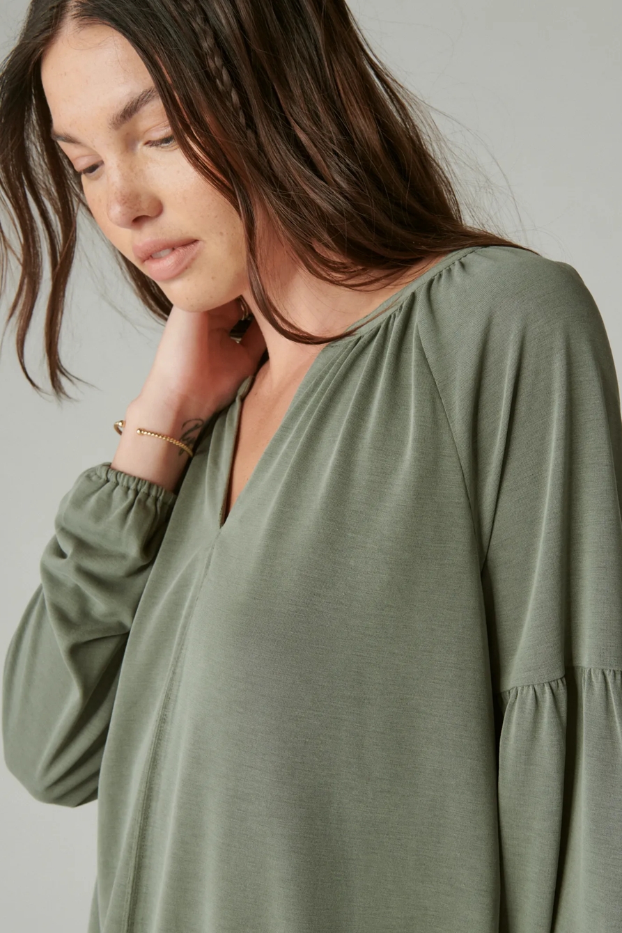LONG SLEEVE NOTCHED NECK SANDWASH TOP, image 2