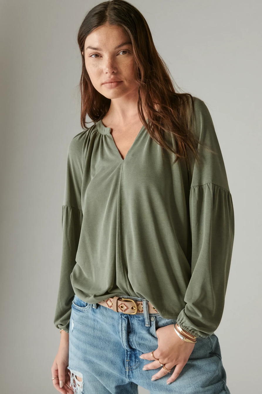 LONG SLEEVE NOTCHED NECK SANDWASH TOP, image 3