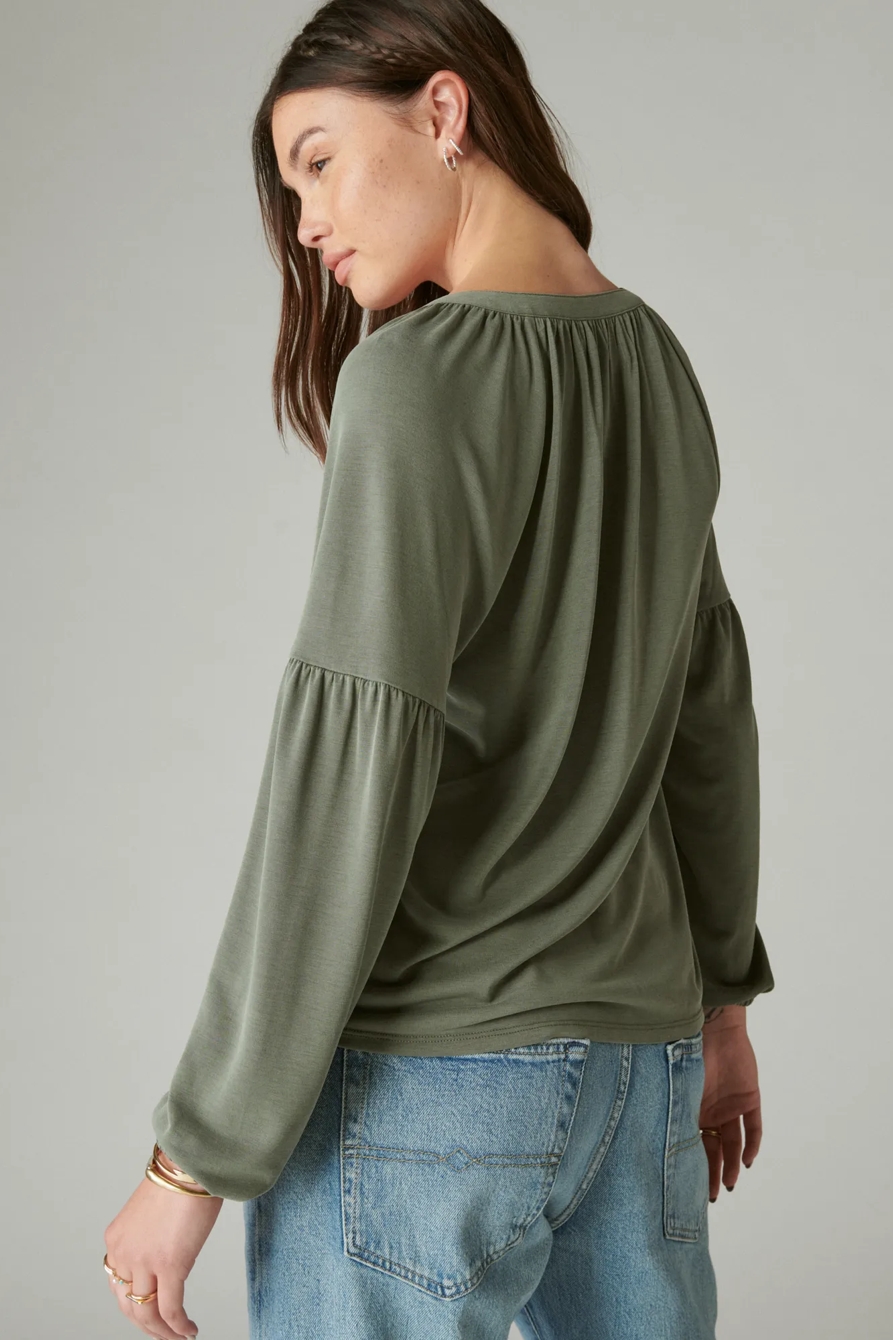 LONG SLEEVE NOTCHED NECK SANDWASH TOP, image 4