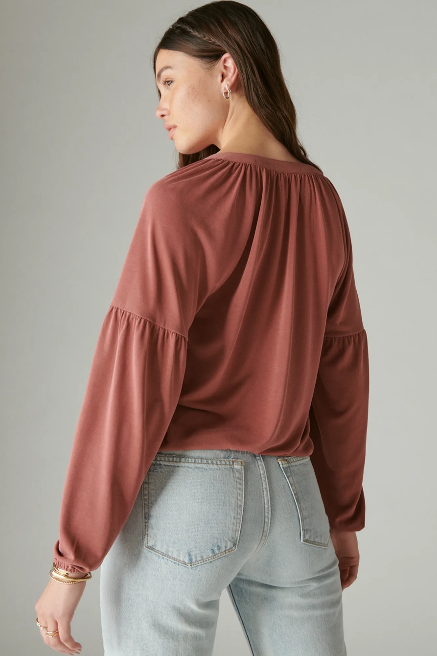 LONG SLEEVE NOTCHED NECK SANDWASH TOP, image 4