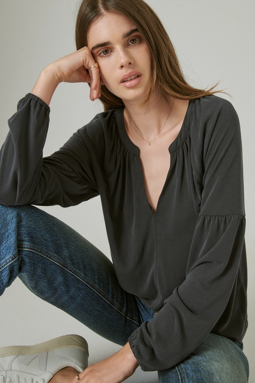 LONG SLEEVE NOTCHED NECK SANDWASH TOP, image 6
