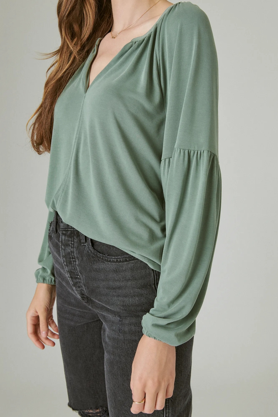 LONG SLEEVE NOTCHED NECK SANDWASH TOP, image 5