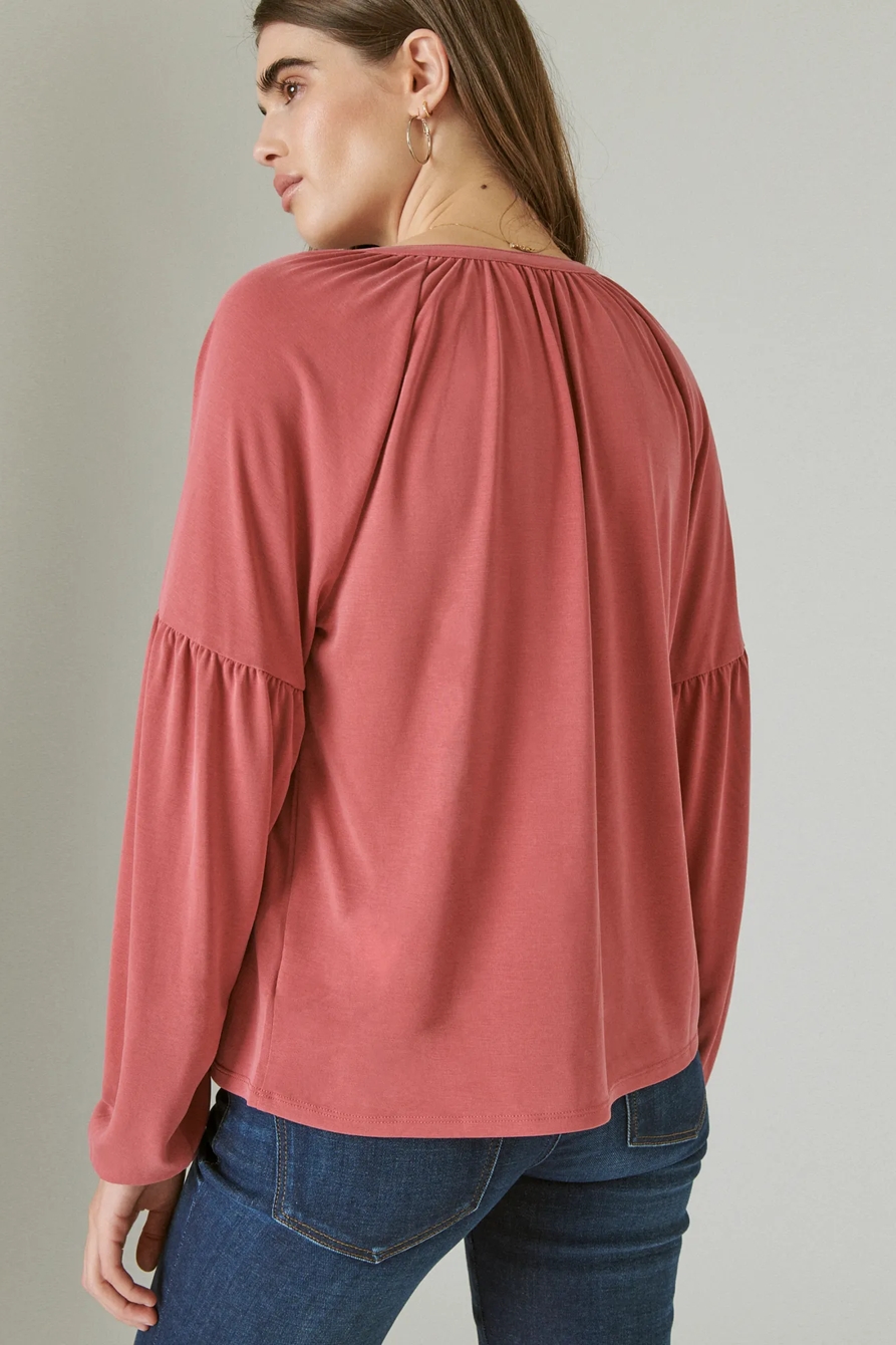 LONG SLEEVE NOTCHED NECK SANDWASH TOP, image 4