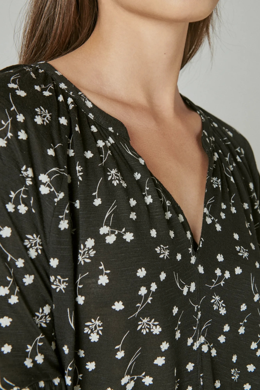 PRINTED LONG SLEEVE NOTCHED NECK SANDWASH TOP, image 5