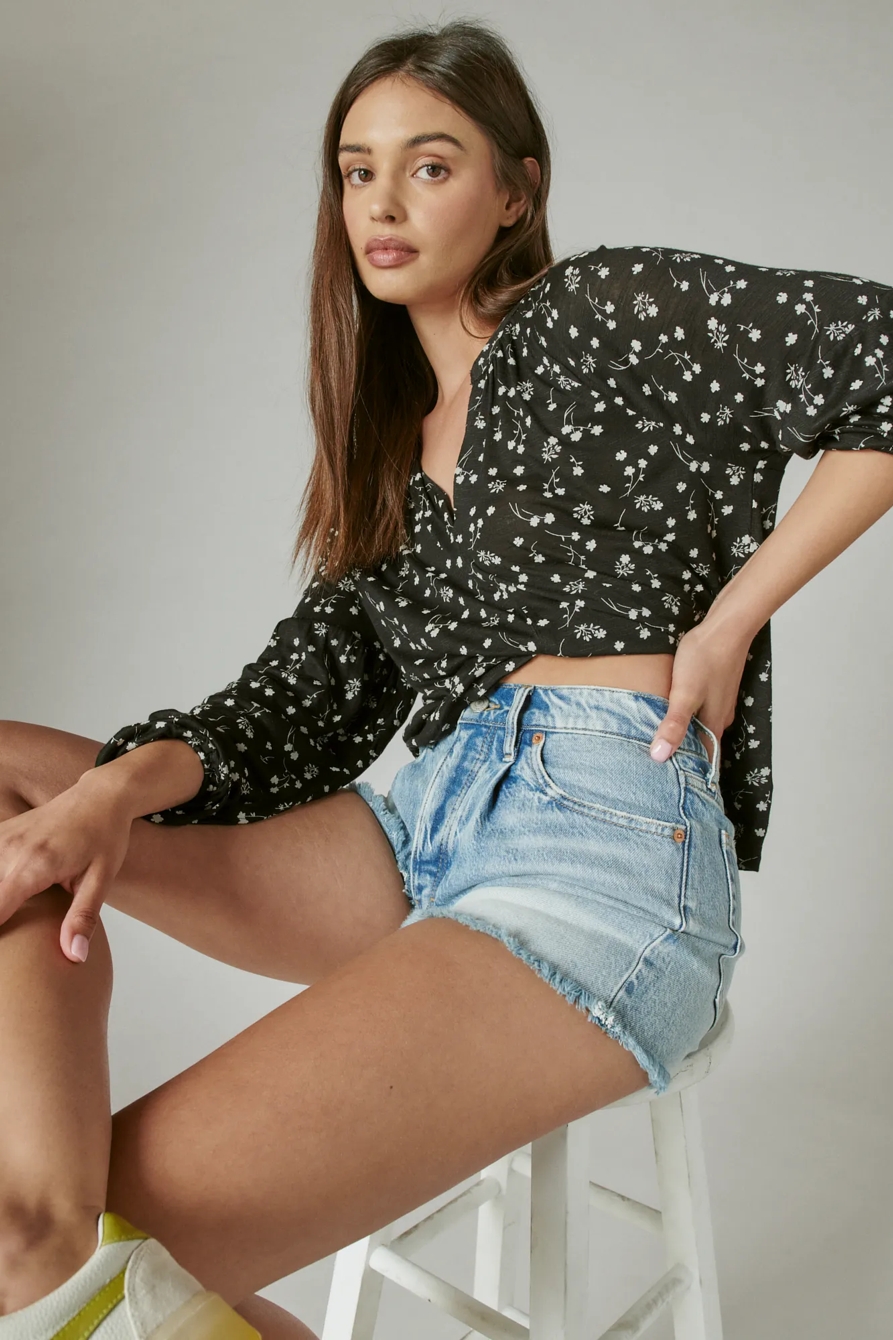 PRINTED LONG SLEEVE NOTCHED NECK SANDWASH TOP, image 6