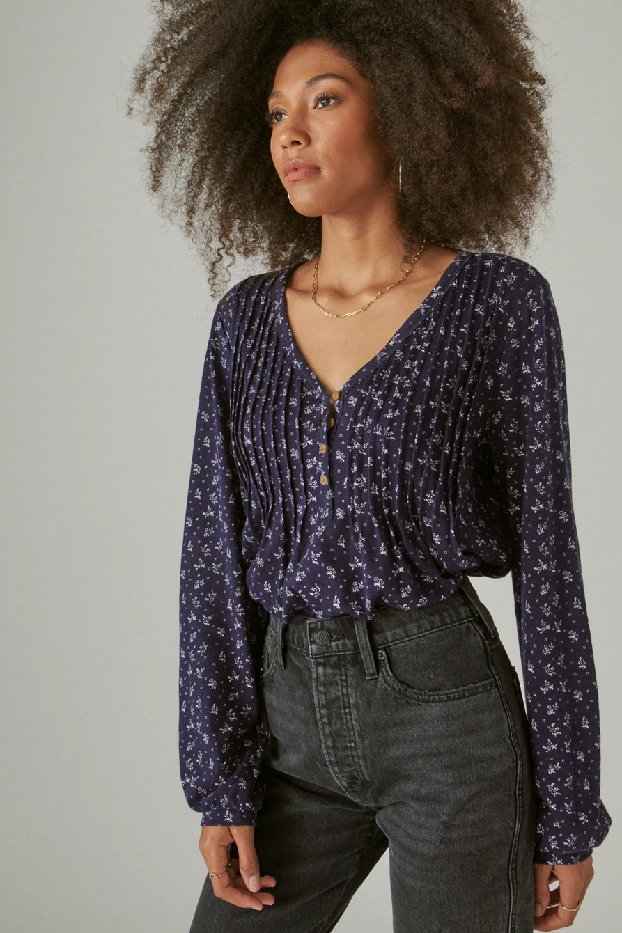 PLEATED V-NECK KNIT TOP, image 3