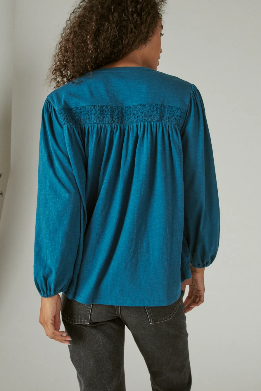 LONG SLEEVE SMOCKED YOKE TOP, image 4