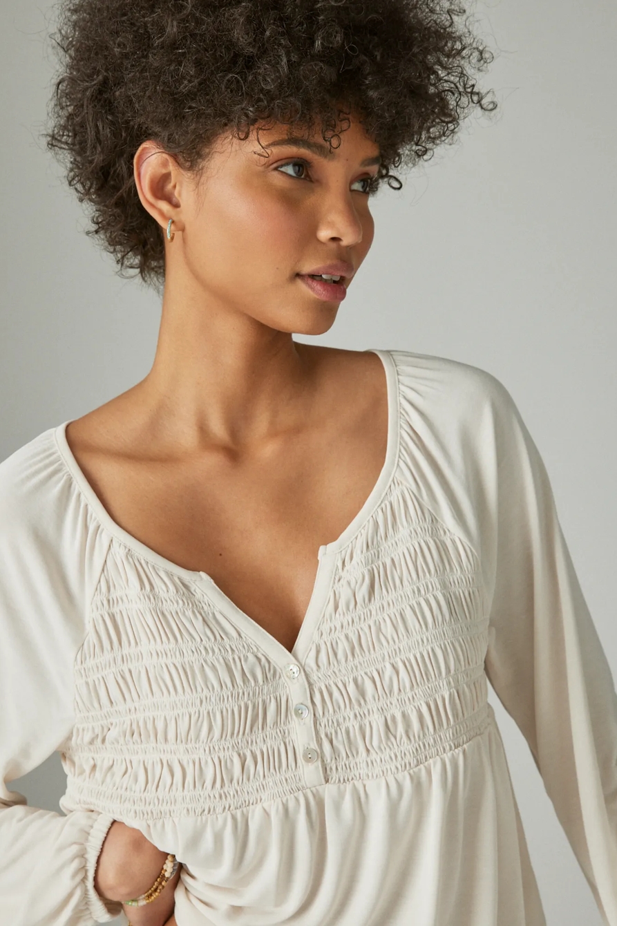 LONG SLEEVE SMOCKED SANDWASH TOP, image 4