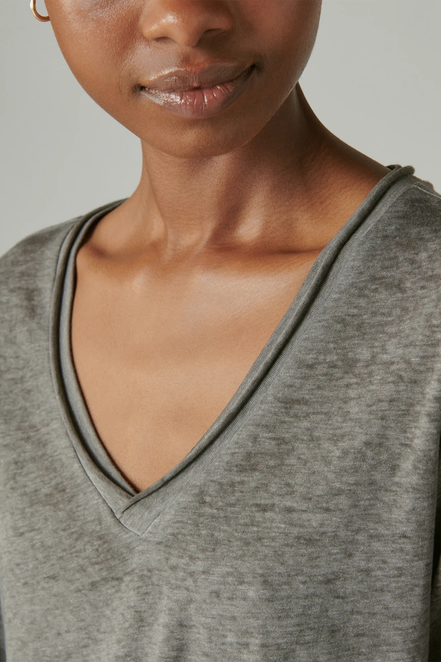 LONG SLEEVE V NECK TEE, image 2