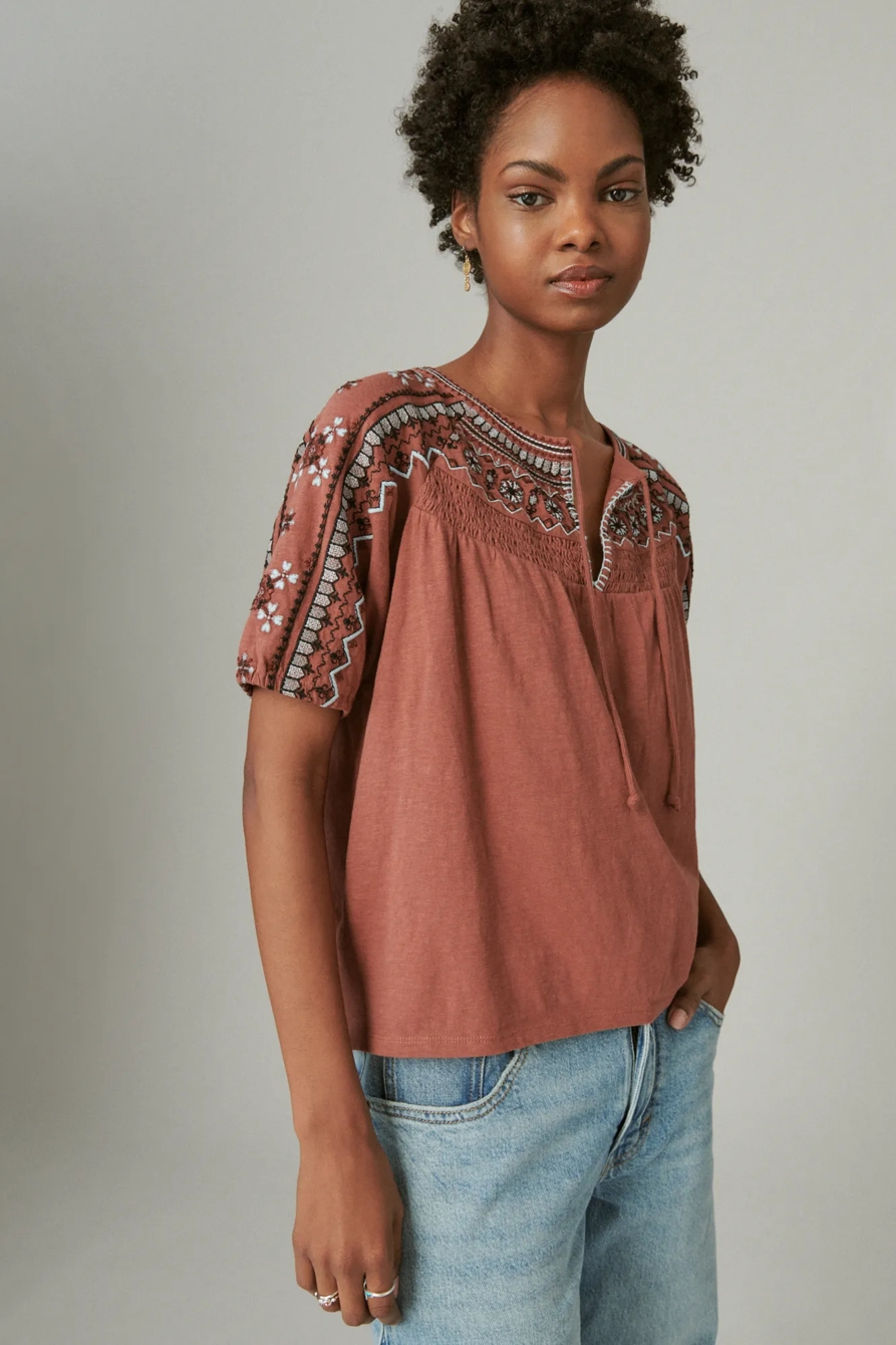 SHORT SLEEVE EMBROIDERED SWING TOP, image 2