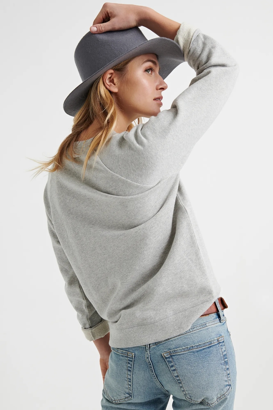 CLASSIC CREW NECK SWEATSHIRT, image 3