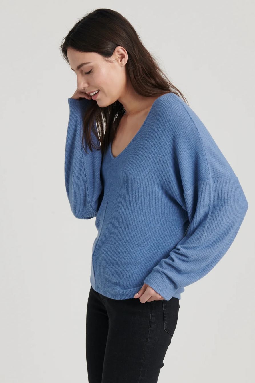 RIBBED V-NECK CLOUD JERSEY TOP, image 6