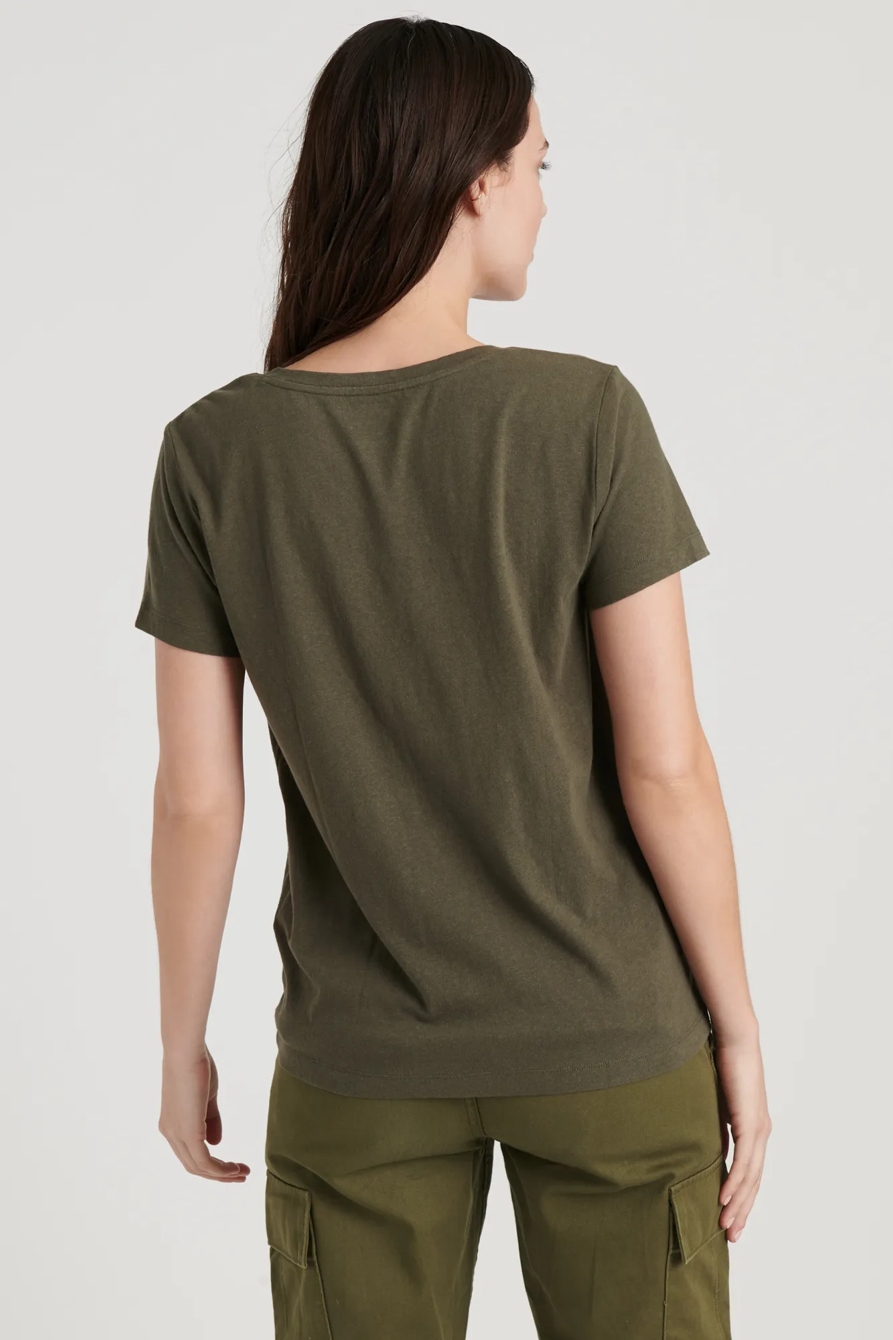 ESSENTIAL V-NECK TEE, image 4