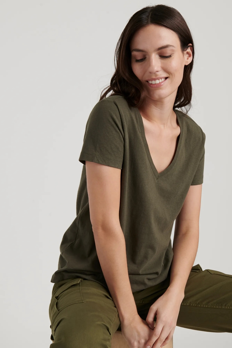ESSENTIAL V-NECK TEE, image 5