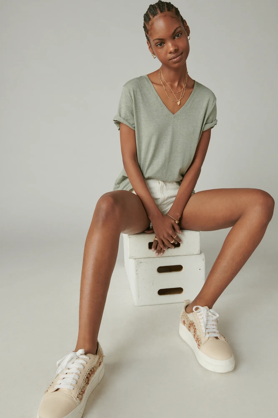 V NECK TEE, image 1