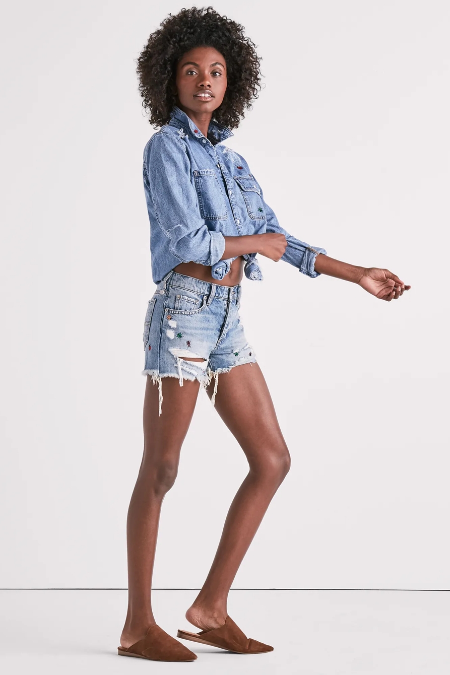 BOYFRIEND DENIM SHORT WITH EMBROIDERY, image 2