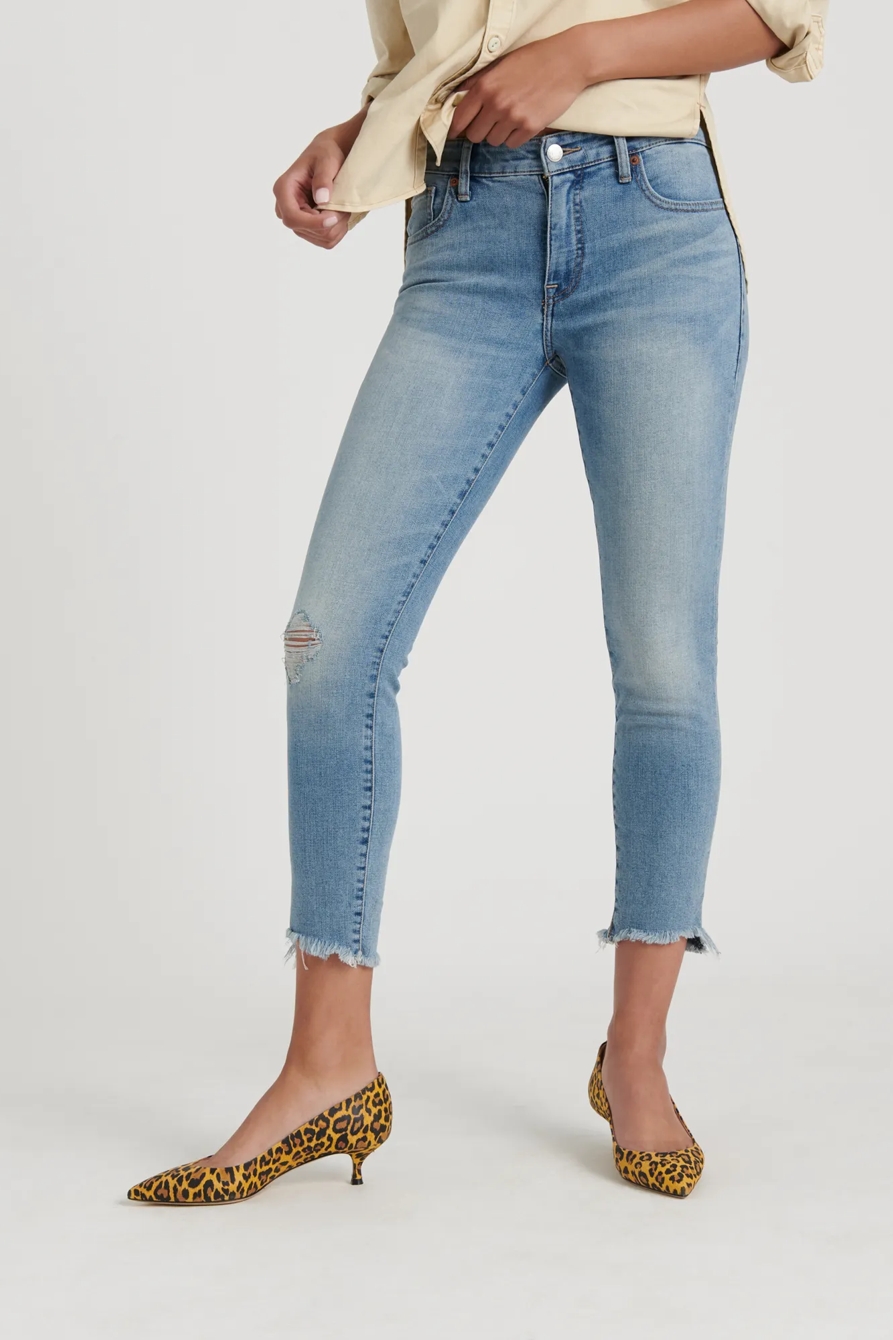 AVA CROP, image 2