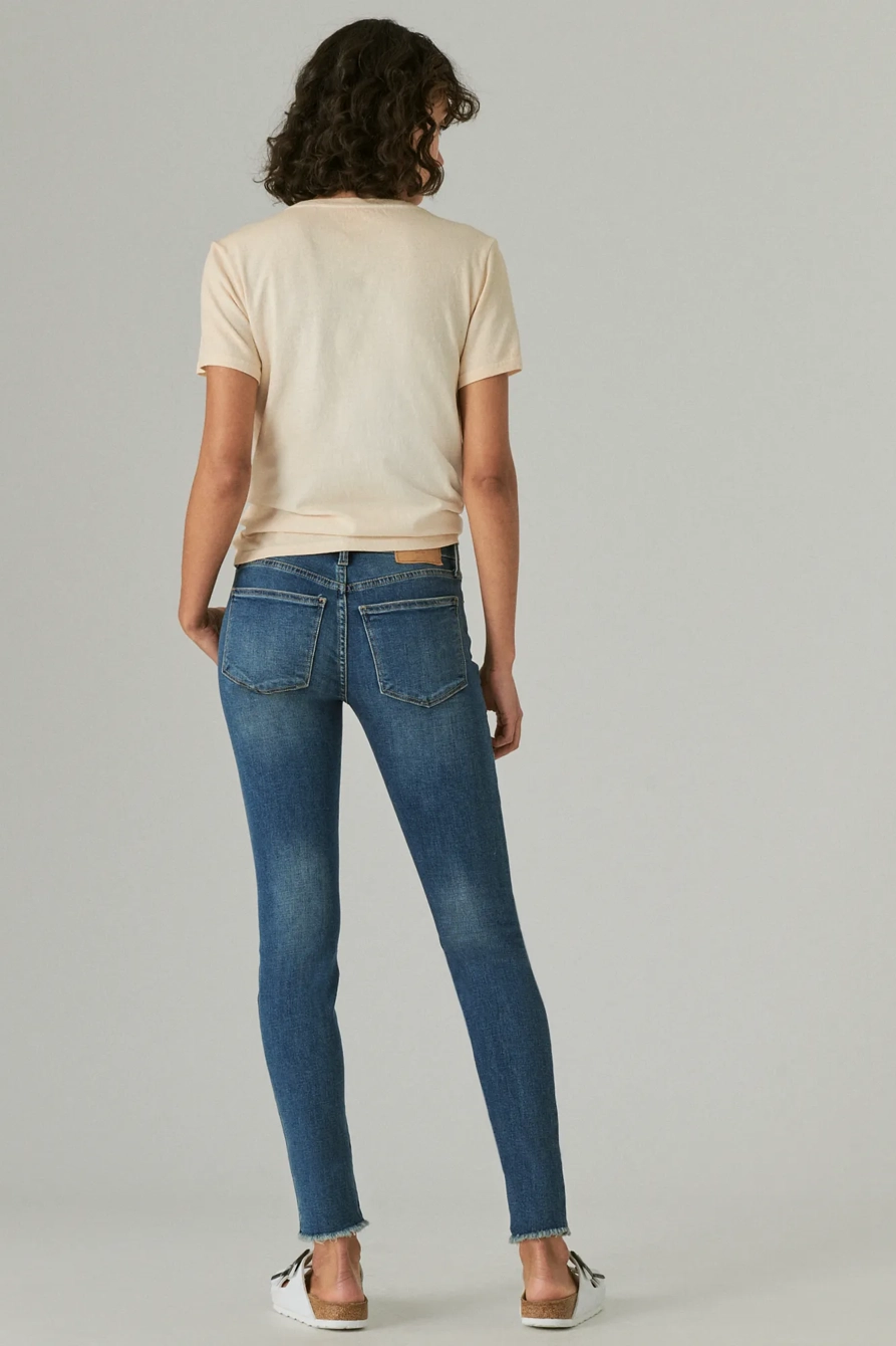 AVA SKINNY