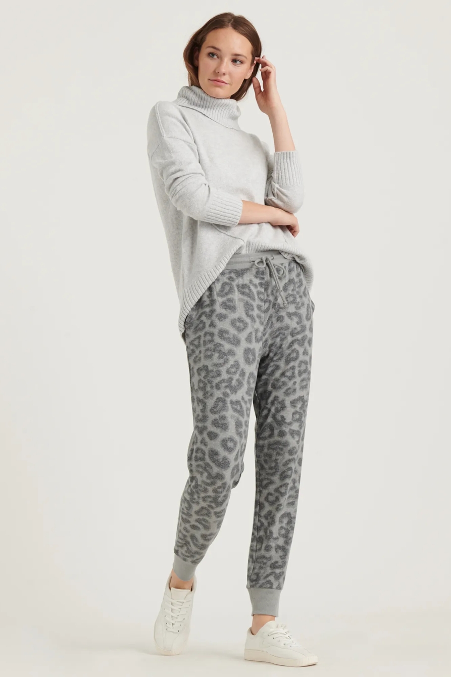 FORWARD SEAM TURTLE NECK SWEATER, image 2