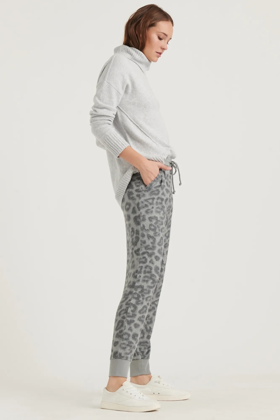 FORWARD SEAM TURTLE NECK SWEATER, image 3