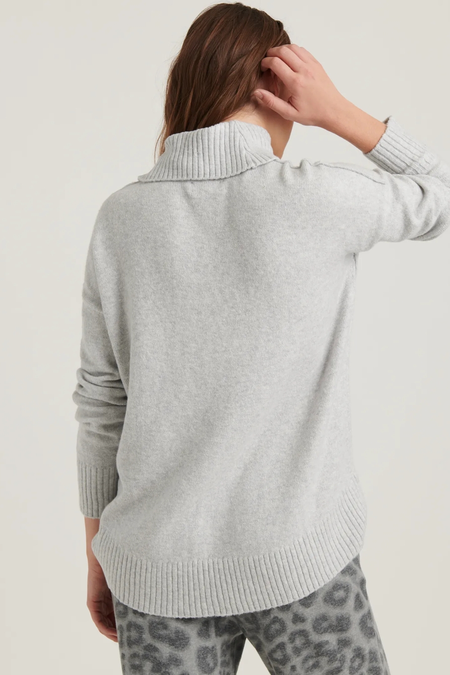 FORWARD SEAM TURTLE NECK SWEATER, image 4