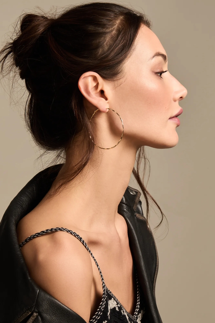 HAMMERED HOOP EARRING, image 1