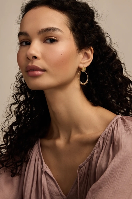 HAMMERED METAL CIRCLE EARRINGS, image 1