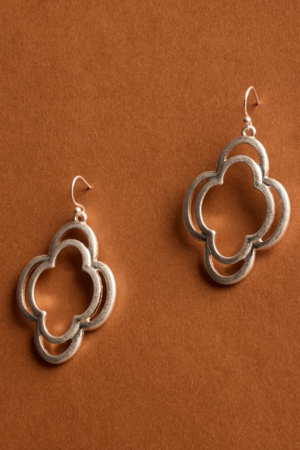 CUTOUT CLOVER DROP EARRINGS, image 2