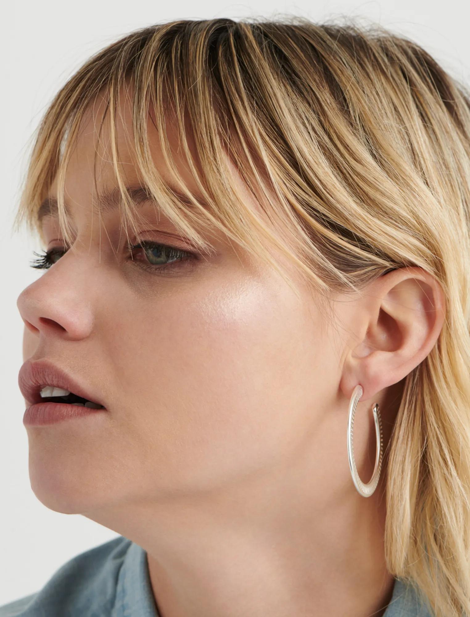 TEXTURED HOOP EARRINGS, image 2