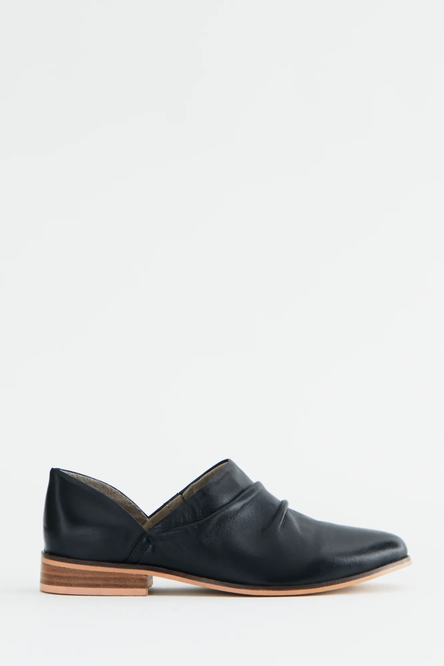 SALT + UMBER BASQUE LEATHER FLAT BOOTIE, image 2