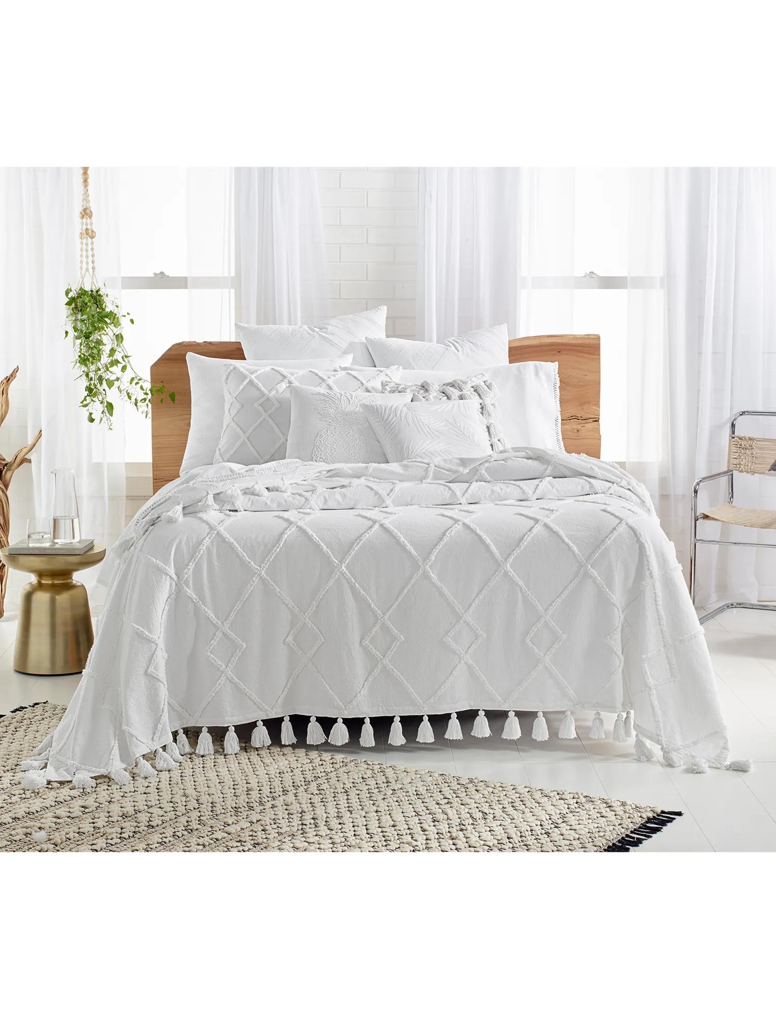 DIAMOND TUFT BED COVER, image 2