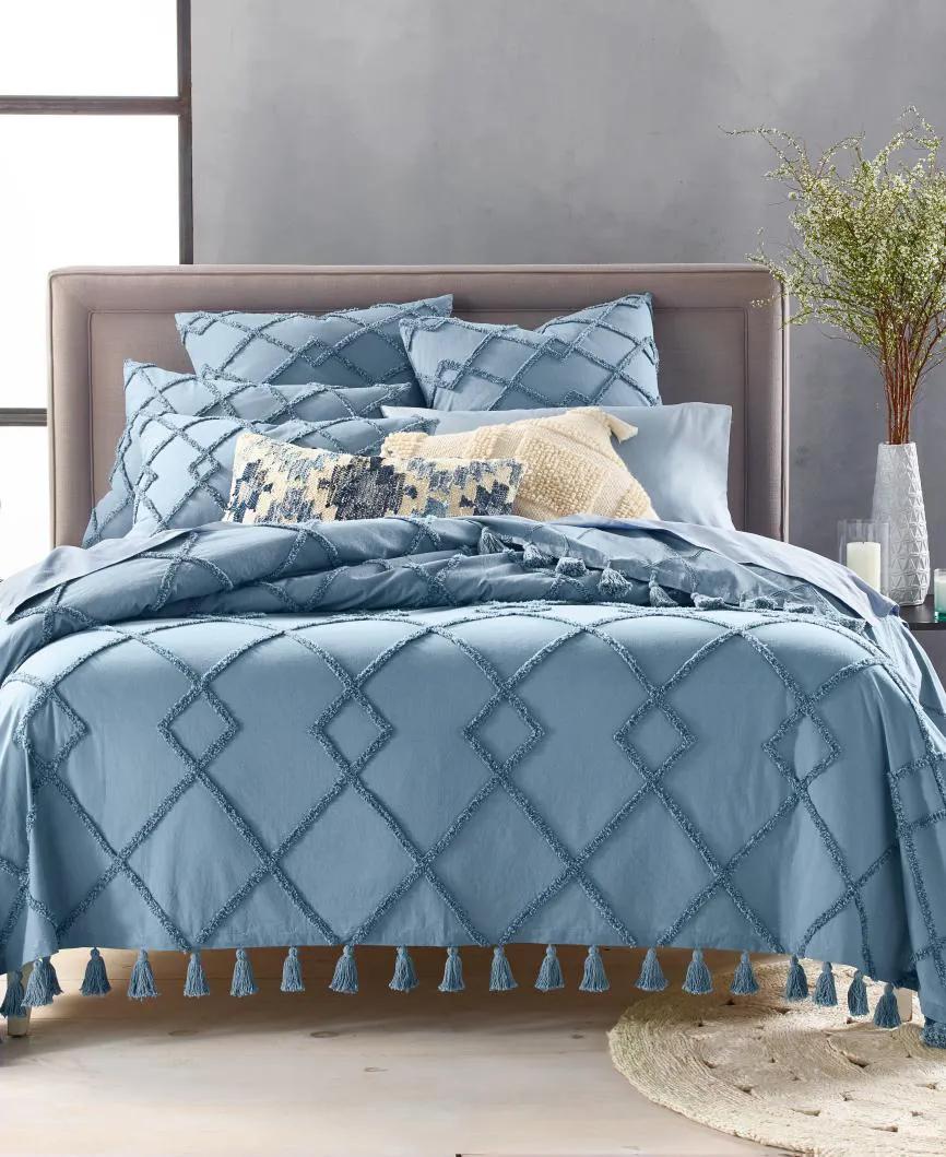 DIAMOND TUFT BEDCOVER, image 1
