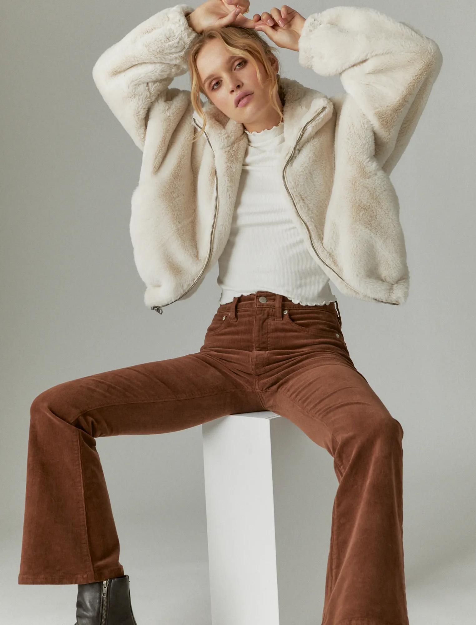 Cozy_Faux_Fur_Jacket_270